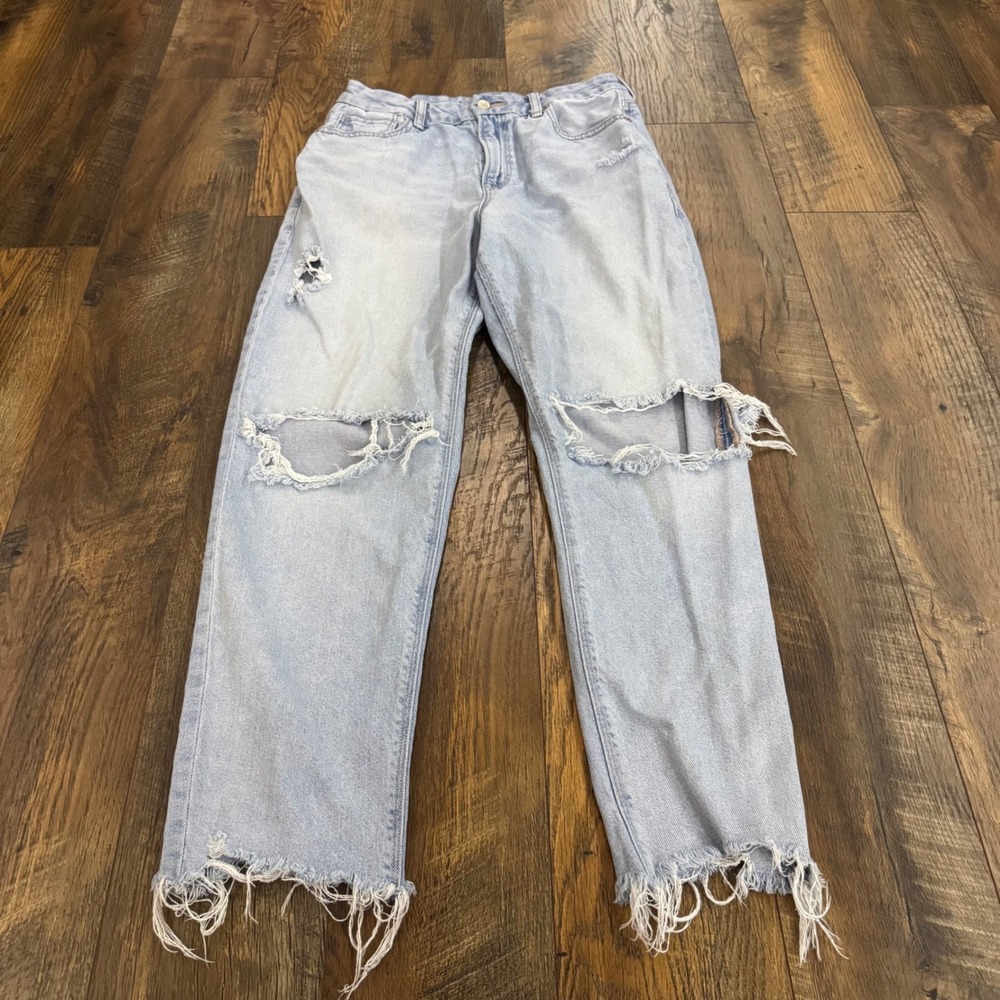 American Eagle Strigid Curvy Mom Jeans Light Wash Distressed Raw Hem 10 Reg